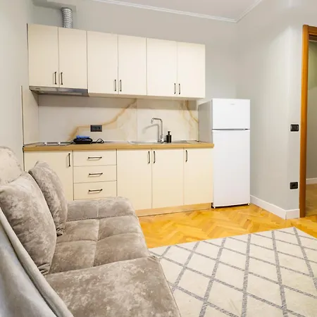 Cane 2 * Τίρανα