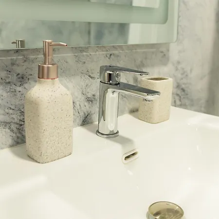 Cane 2 * Τίρανα